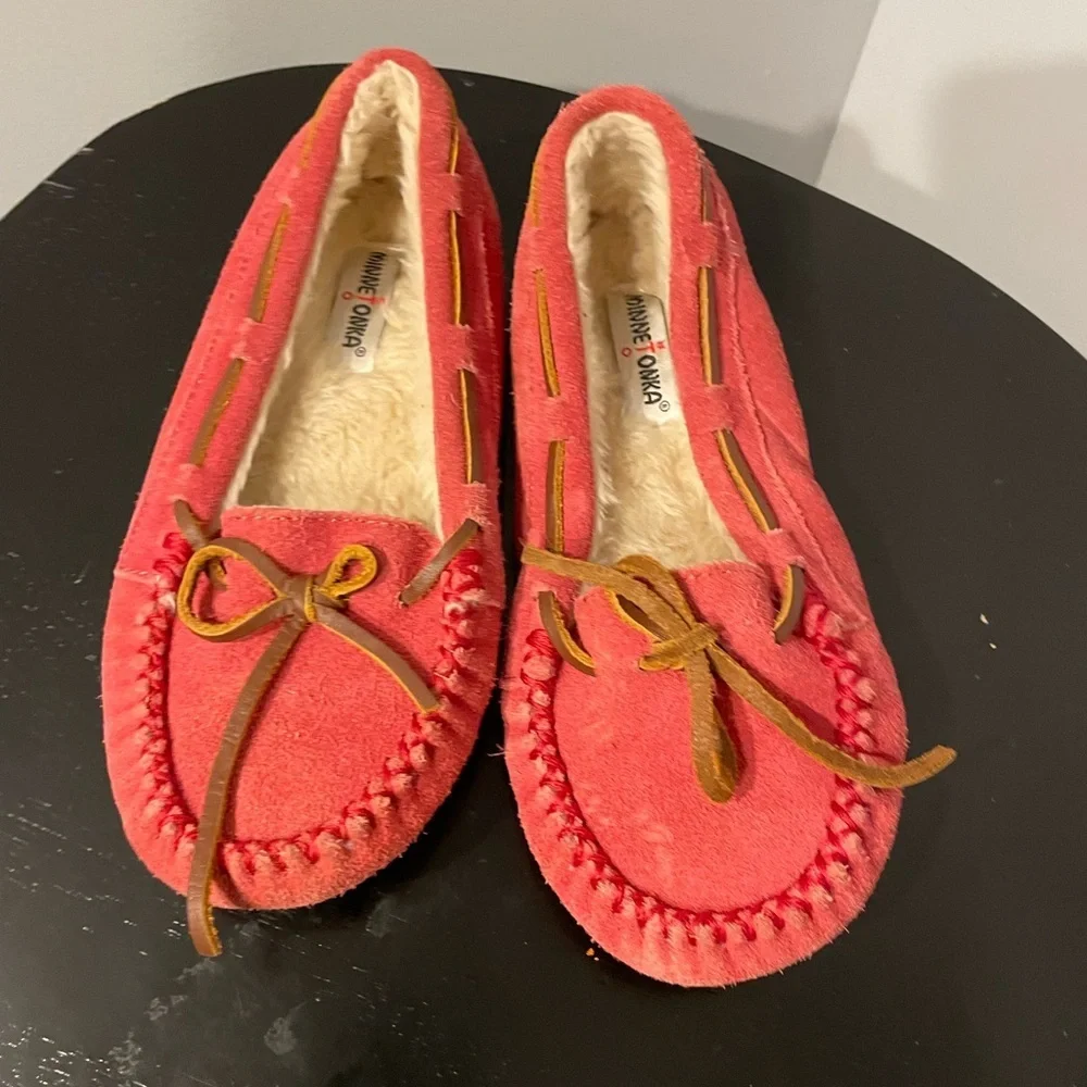 Minnetonka Pink Suede Moccasins with fleece lining size 2